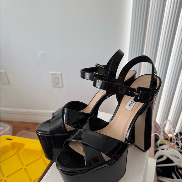 Steve Madden Platform Heels - Picture 1 of 3